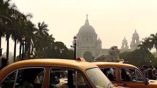 Stock image of Kolkata taxi infront of Victoria Memorial